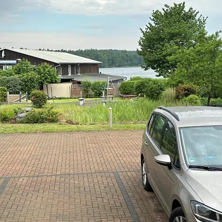Einraumapartment Im Erdgeschoss Mit Seeblick Apartman *